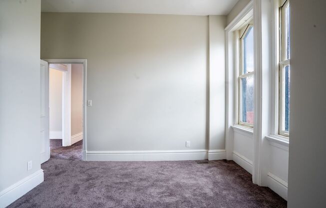 2 beds, 1 bath, $1,395, Unit Apt # 3