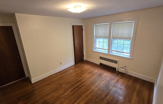 3 beds, 1 bath, 1,250 sqft, $3,200, Unit 2