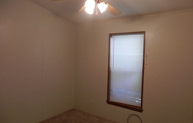 3 beds, 2 baths, $1,300