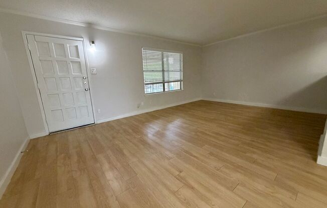 1 bed, 1 bath, 700 sqft, $1,024, Unit LAW9-307