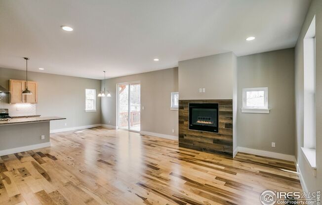 4 Bedroom Townhome Available ASAP! Great Location! MOVE IN SPECIAL!