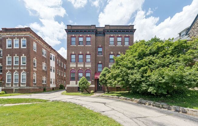 2254 BRYN MAWR AVE