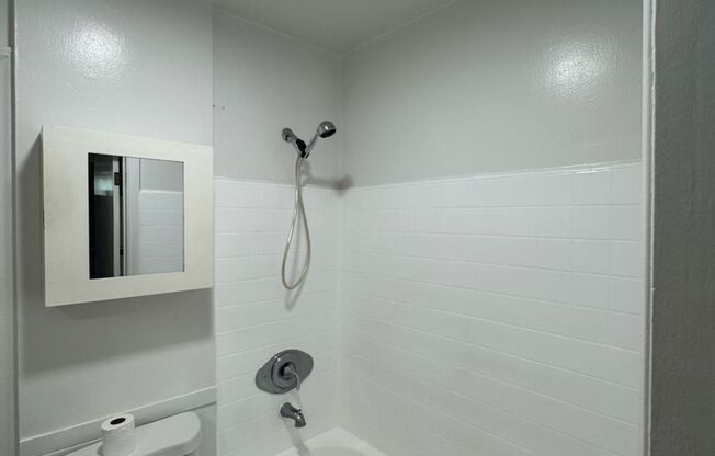 2 beds, 1 bath, $2,350