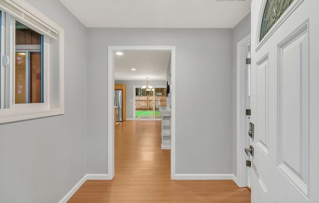 Beautiful Kitchen and Large back yard in a quiet Covington Neighborhood