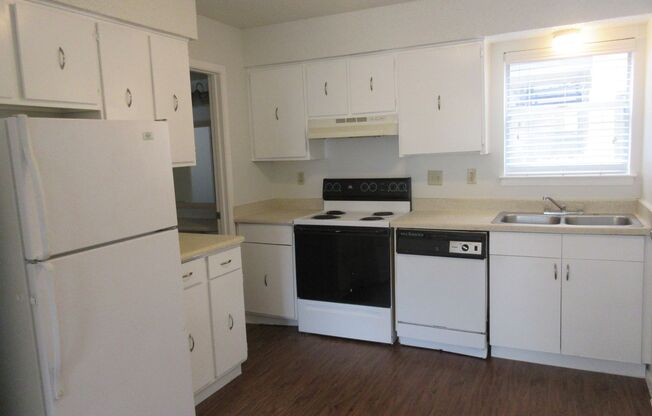 1 bed, 1 bath, 564 sqft, $950, Unit 104