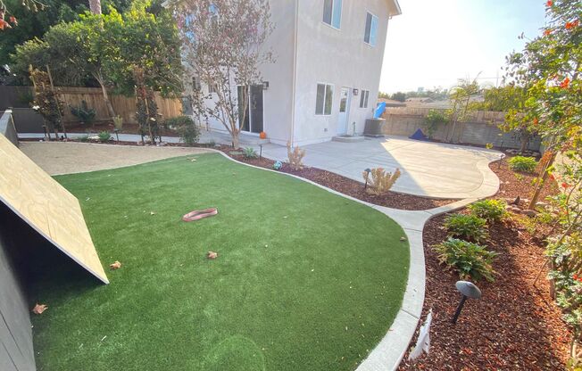 4BD/2BA, Private Yard!!