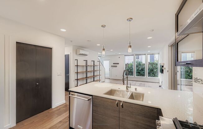 Bright 3bed/2.5bath Townhome in Judkins Park Neighborhood!