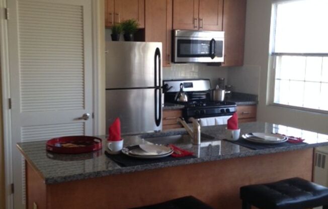 2 beds, 1 bath, 785 sqft, $2,095, Unit A1-2