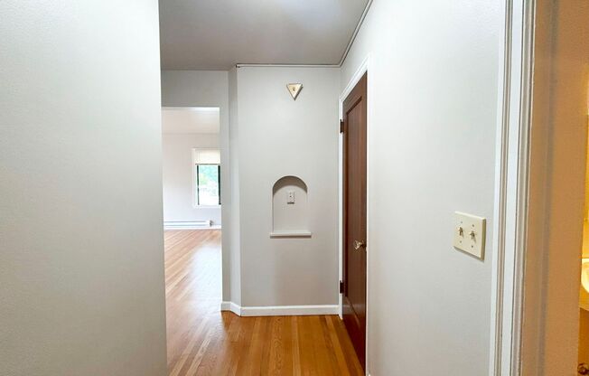 1 bed, 1 bath, 695 sqft, $1,525, Unit Windsor - 17