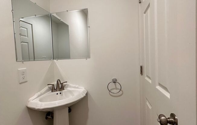 2 beds, 2.5 baths, 1,165 sqft, $1,705, Unit #  907