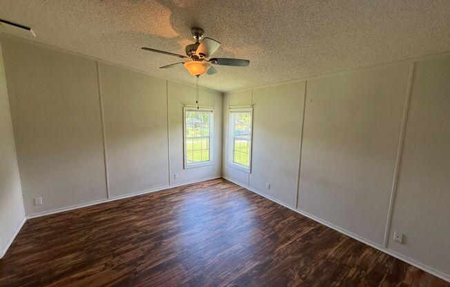3 Bedroom / 2 Bath House On A Acre