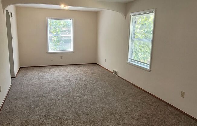 2 Bedroom House- Steps from Boone Hospital.