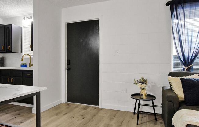 2 beds, 1 bath, 664 sqft, $1,199, Unit 1801 S Cascade Ave. - Unit I