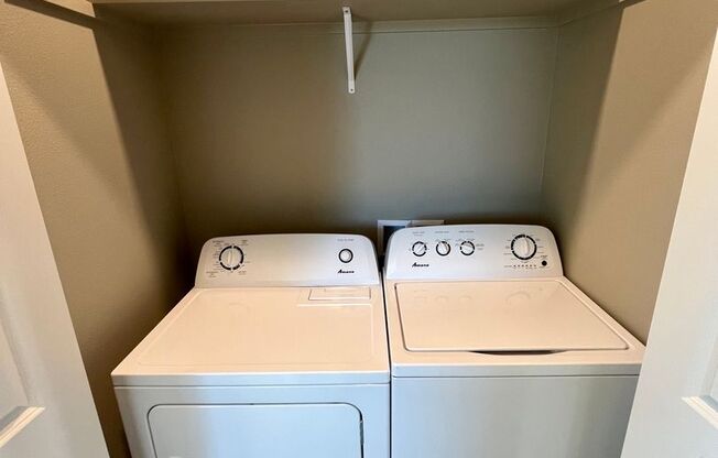 2 beds, 2 baths, 963 sqft, $1,995, Unit 204