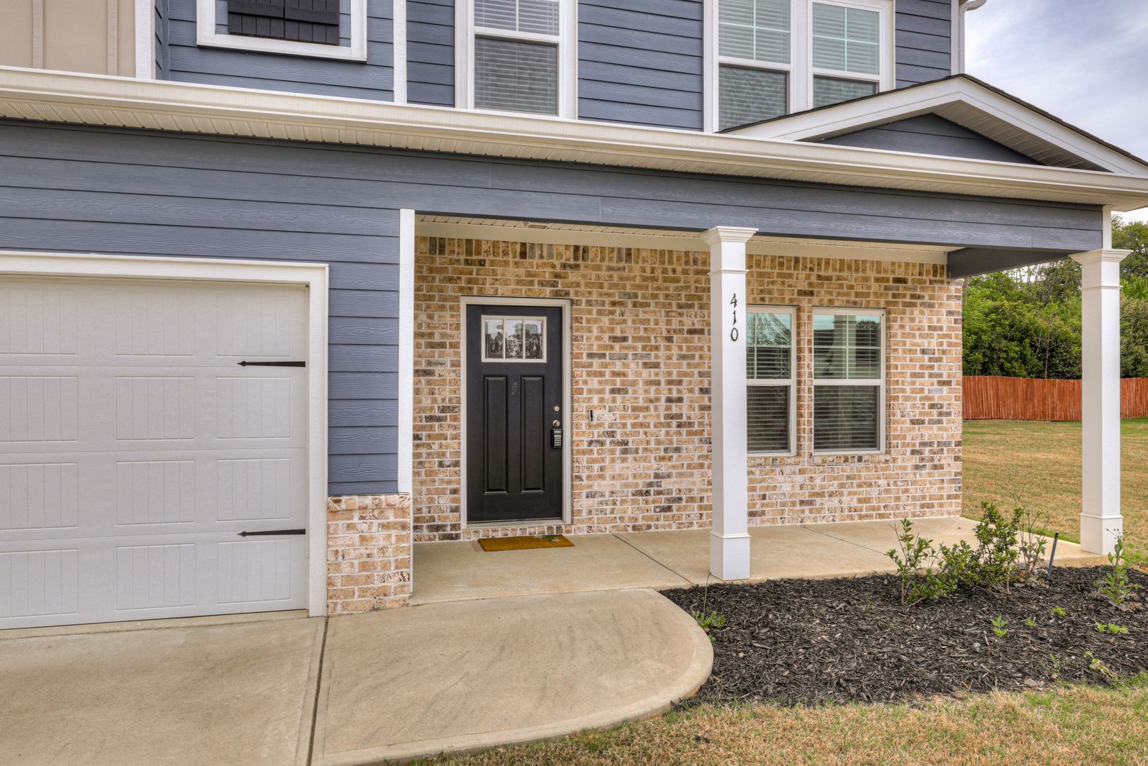 Comfort and convenience in this 4 bedroom home, full of amenities in John's Landing!