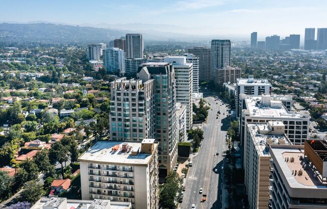 1 bed, 2 baths, $2,695