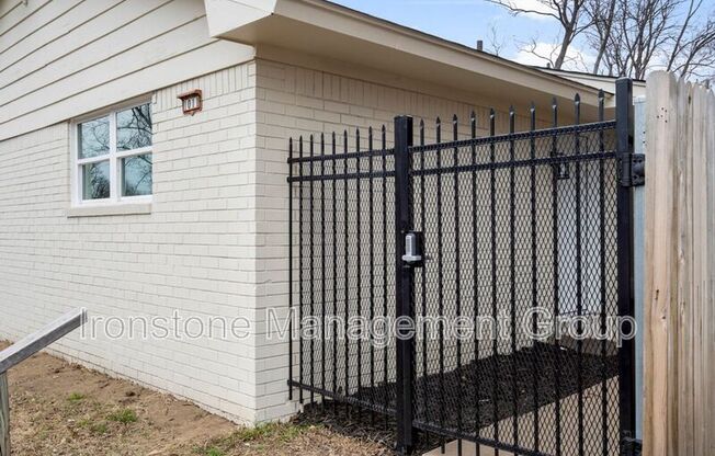 1011 S ROCKFORD AVE
