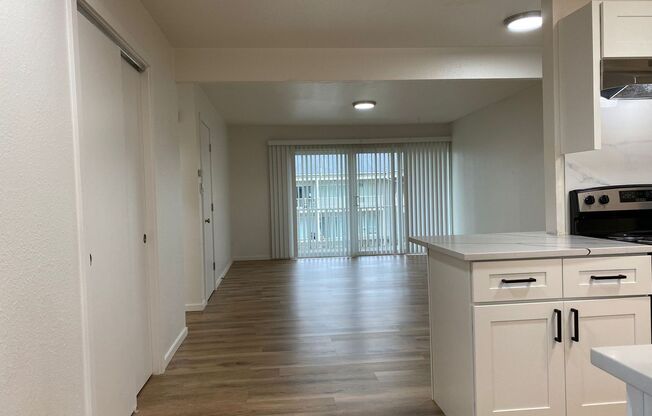 2 beds, 1 bath, 780 sqft, $1,355, Unit Unit 22