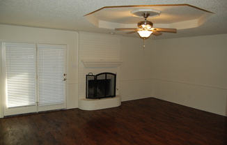 3 beds, 2 baths, $1,400