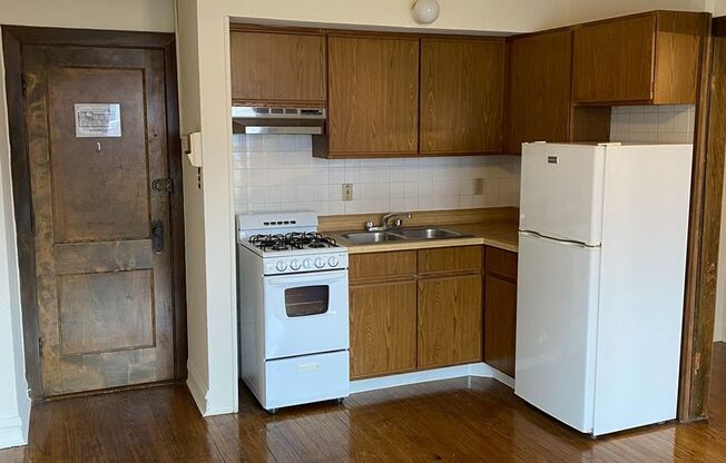 Studio, 1 bath, 320 sqft, $1,325, Unit 225-312