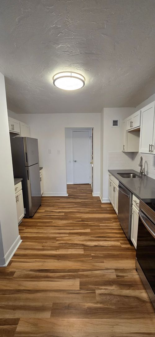 2 beds, 1.5 baths, 1,145 sqft, $1,300, Unit 55-8B10