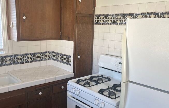 Burton Way Luxury Investments LLC - 332 La Peer