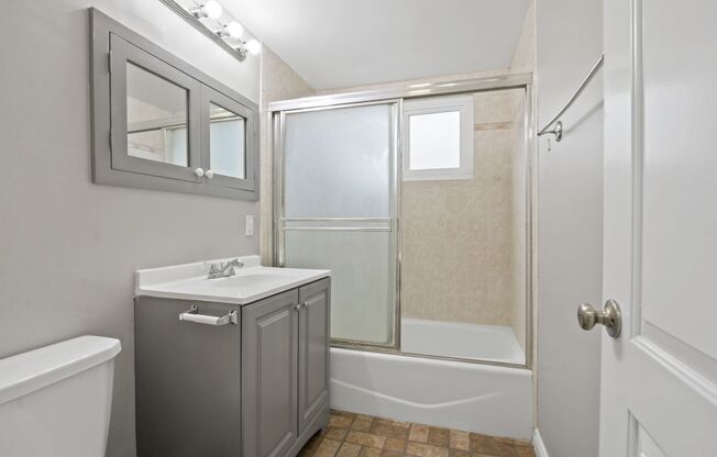 2433-2435 S. Baldwin Ave.