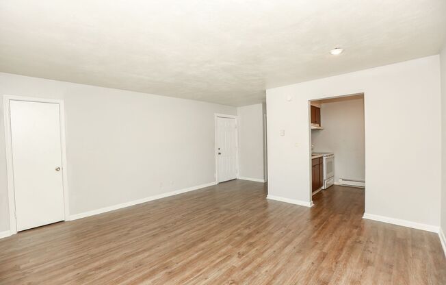 1 bed, 1 bath, 698 sqft, $1,150, Unit C2