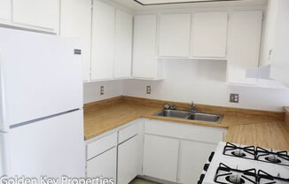 1 bed, 1 bath, 450 sqft, $1,675, Unit 1239 Center Avenue #7