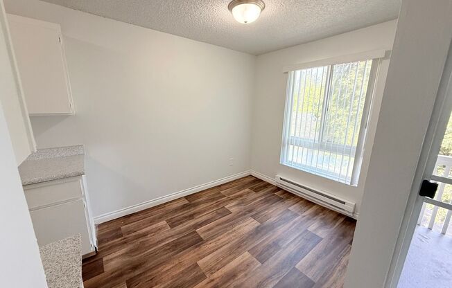 1 bed, 1 bath, 700 sqft, $1,450, Unit J - 102