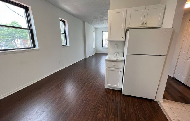 3 beds, 1 bath, 810 sqft, $2,350, Unit 732 S. Millvale Ave. #B6