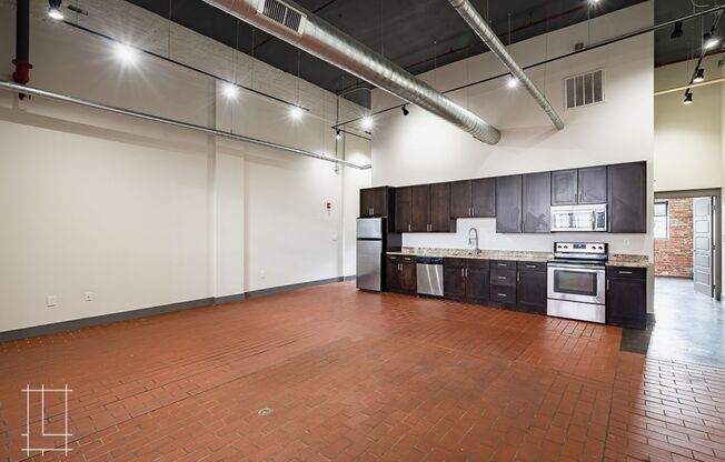 2 beds, 2 baths, $2,100, Unit 727 N. 4th St. Apt. 128