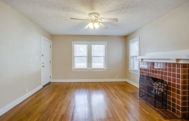 3 beds, 1 bath, $1,350, Unit Front