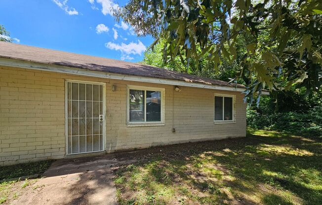 No Steps - 2/1 Duplex Near Hank Aaron Dr - Housing Vouchers Accepted