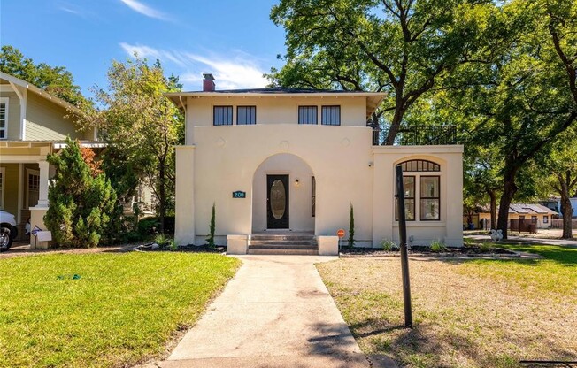 200 N ROSEMONT AVE