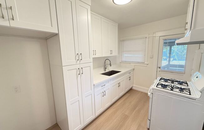 1 bed, 1 bath, $2,195, Unit 13219 A