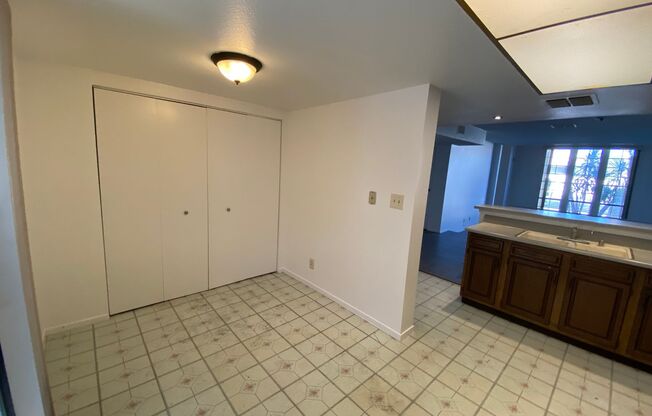 SPACIOUS 2BED/2.5BATH TOWNHOUSE