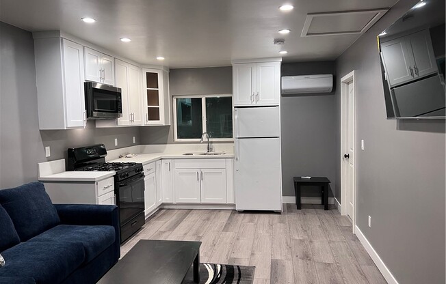 1 bed, 1 bath, 400 sqft, $2,200