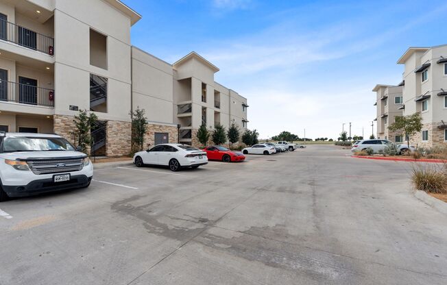 1 bed, 1 bath, 712 sqft, $1,385, Unit 214