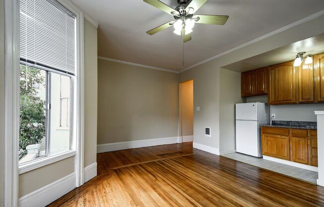 Studio, 1 bath, 383 sqft, $1,995, Unit 09