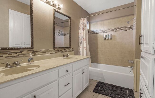 2425 Lakeview Cir
