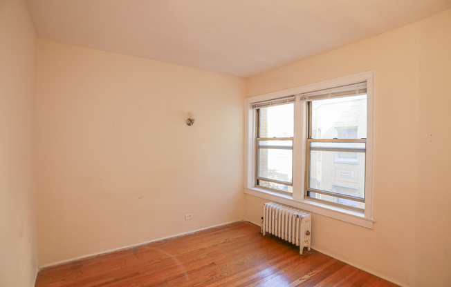 1629 W LUNT
