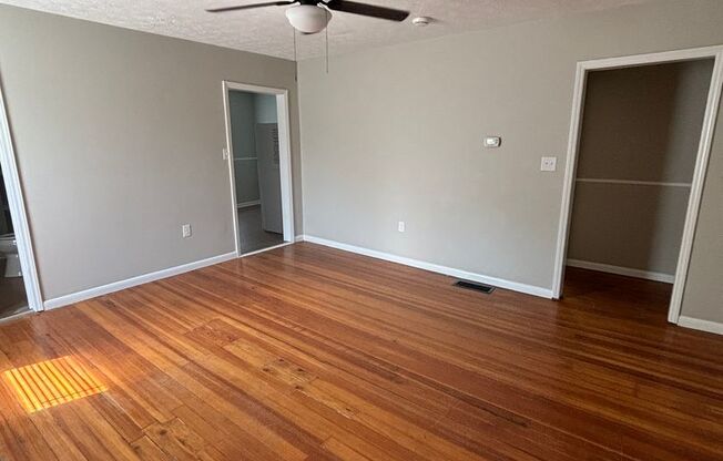 3 beds, 1 bath, 1,500 sqft, $1,300, Unit Unit 2