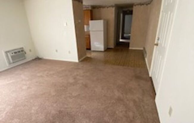 2 beds, 1 bath, 880 sqft, $1,195, Unit 380 Westchester Square S.