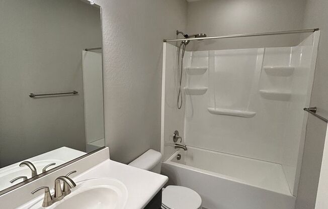 3 Bed / 2 Bath Home in Vistancia Village W/ split floor plan and large corner lot!