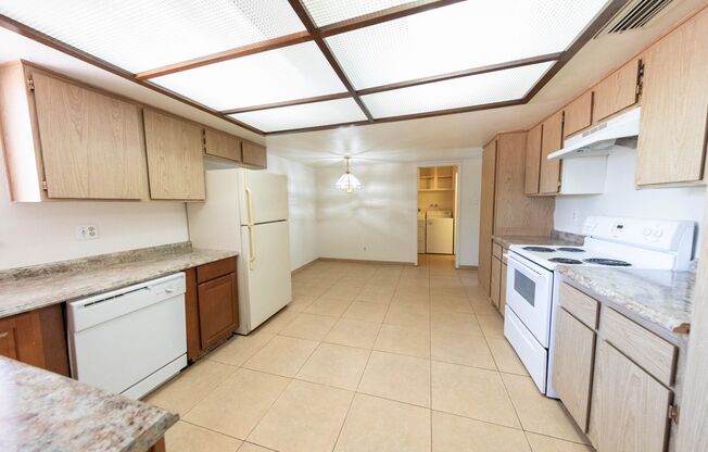 AWESOME 5 BEDROOM/3.5 BATH TRI-LEVEL HOME WITH POOL & POOL SERVICE INCLUDED!