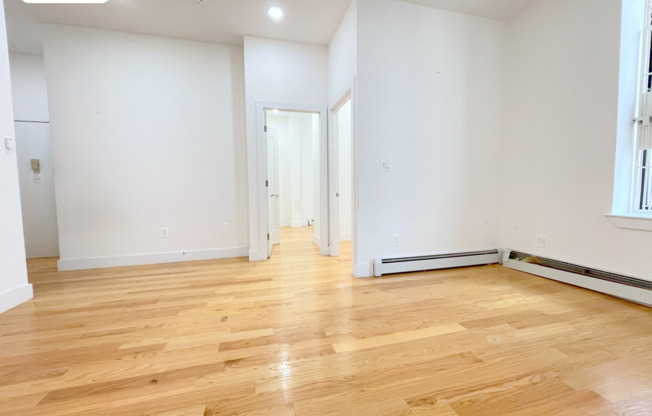 2 beds, 1 bath, $2,945, Unit 1B