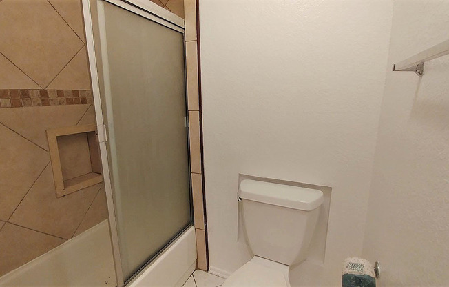 2 beds, 2 baths, 910 sqft, $2,595, Unit 209