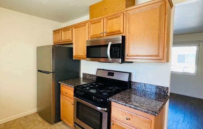 2 beds, 1 bath, 815 sqft, $2,550, Unit 10