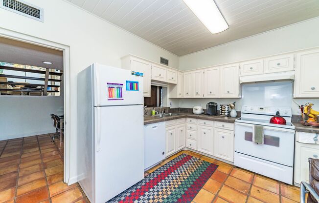 FURNISHED 2-BEDROOM TERRELL HEIGHTS CONDO